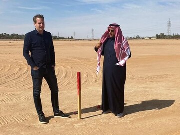 Faisal Al-Batal (right),owner of Dava Agricultural andDylan Schalke, owner of Debets Schalke.