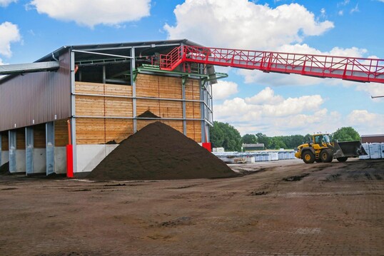 Only recently, the plant in Vechta was expanded with a state-of-the-art mixing plant.