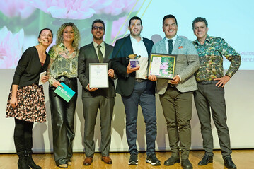 David Marin, Colombia (4th from the left), is announced as AIPH Young International Grower of the Year 2025.