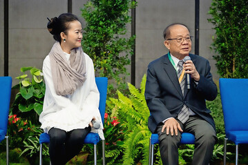 Ms. Kotchakorn Voraakhom of Landprocess Co. Ltd, and Prof. Dr. Vanchai Sirichana.