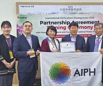 Partnership Agreement: (Left to right) AIPH Media Relations, Ms Diane Lee; AIPH Board Member, Mr Youfei Wang; AIPH Vice President, Dr Holly Peng; GIFF President, Mr Chung Heungkyo; and, KFCA President, Mr Lim Yuk-Taek.