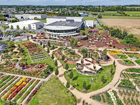 Cultivating connections at HGC 26In 2026, the Fleuroselect Home Garden Conference will once again strive to provide a valuable platform for seed breeders, growers, and retailers to exchange knowledge. Hosted by Graines Voltz, HGC 26 will be held in Angers, France.