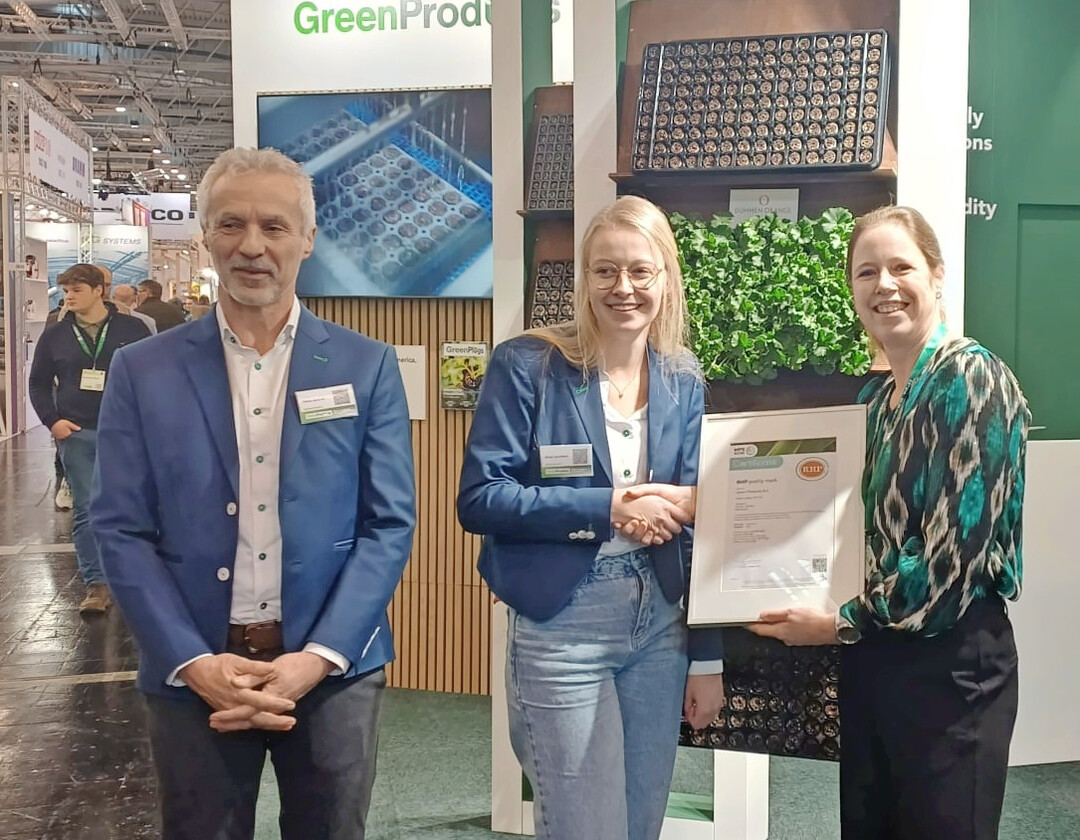 Green Products, based in the Netherlands, is the first company to be awarded RHP certification for horticultural plugs. The certificate was presented by RHP Managing Director Martine Holtkamp (right) during the IPM trade fair in Essen, Germany .