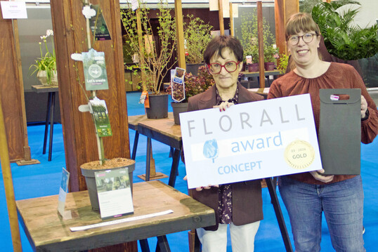 In the concepts category, �Treewrap� received the gold award. The labeling system is based on a reusable plastic fastening strap that adapts to different trunk thicknesses and reduces the risk of stem constriction. 