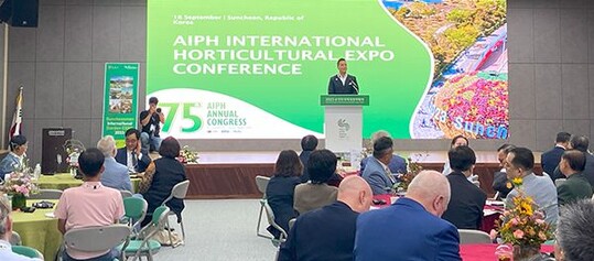 AIPH President Leonardo Capitanio opens the AIPH International Horticultural Expo Conference.