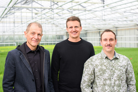From left: Claus Gei�ler with Vincent and Lorenz Hiedl.