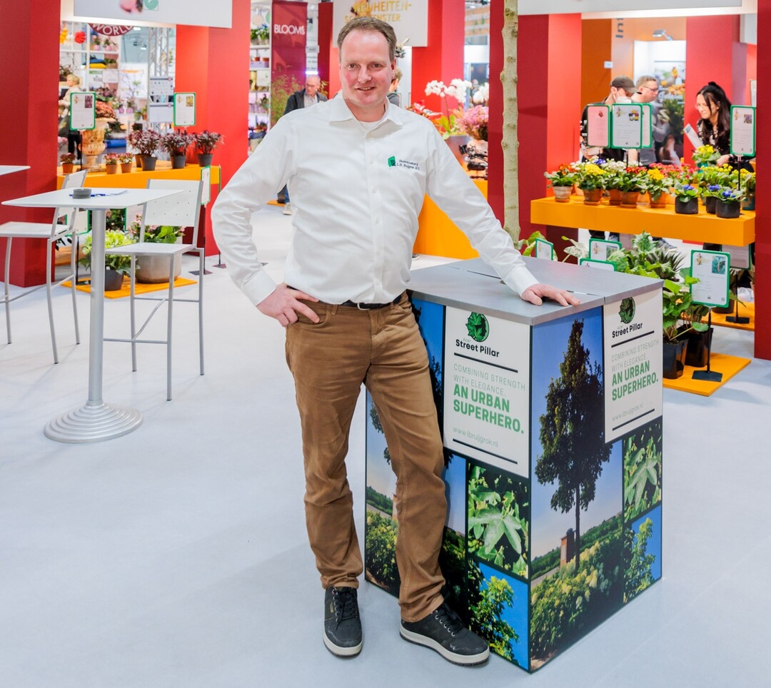 A field maple is the winner in the category "Woody Plants". The Acer campestre "Street Pillar" from Concept Plants B.V. in the Netherlands convinced the expert committee and was awarded the title "IPM Novelty 2023". In times of climate change, the field maple is one of the most interesting trees of the future. Above all, it is one of the few Central European climate heroes. The young foliage of the "Street Pillar" is bright green and changes to a deep, dark colour in summer. The columnar growth is recommended for narrow streets, but also for home gardens as a house tree with a climatic character.