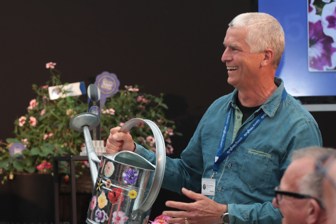 A watering can was the prize for the winner of a competition with questions about the history of the FleuroStar Award.