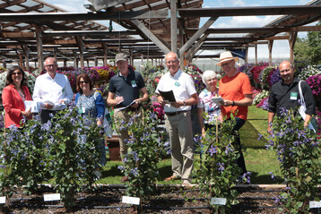 The Fleuroselect jury in the Fleuroselect trial field at Renner Gartenbau-Agentur. From left: Ann Jennen (Fleuroselect Managing Director), Marc Driessen (Fleuroselect President), Sally van der Horst (Fleuroselect), Gerard Werink (Syngenta Flowers/Floranova), G Bentvelsen (ABZ Seeds), Herbert with Dr. Silvia Wehrle (Graines Voltz) and Marcel Burri (Wyss Samen und Pflanzen).