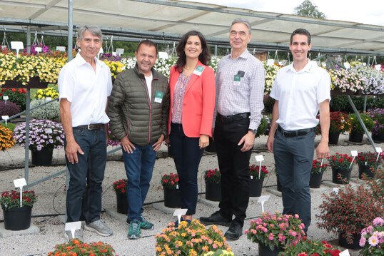 In the Gastager Gartenbau show garden in Siezenheim/Austria. From left: Josef Gastager, Thorsten Köhn (Selecta one), Ann Jennen (Fleuroselect), Klaus Gaumann (Selecta one) and Stefan Gastager.