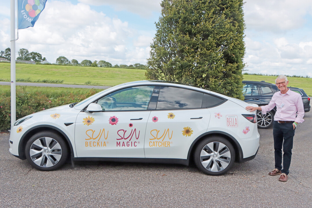 Sales representative Sven Magnussen drives with Sonnen-Power.