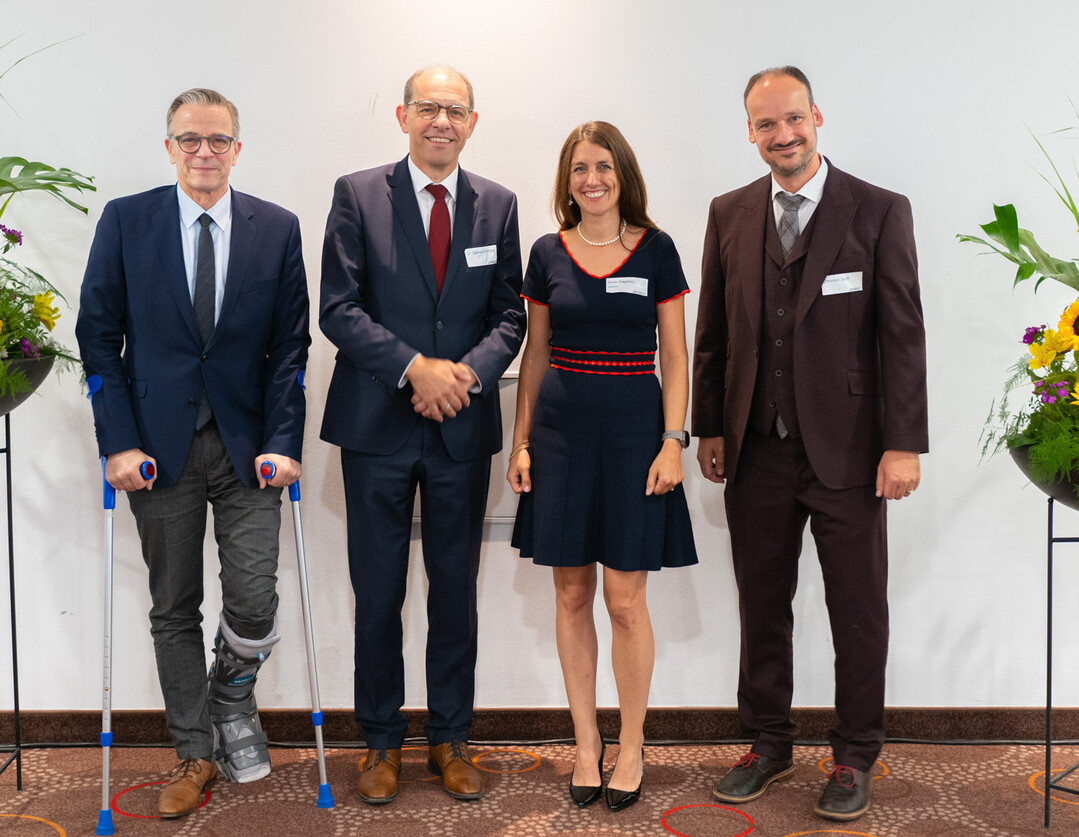 Chairman of the Supervisory Board Frank Werner (left) and the two Management Board members Dr Dietmar Kohlruss (2nd from left) and Christian Senft (right) welcome Karin Hagdorn as a new member of the Supervisory Board.
