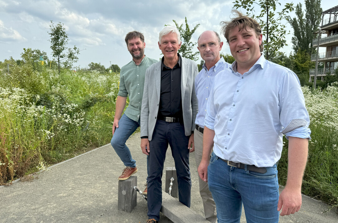 ENA board from left: Mr Mateusz Milczynski, Vice-President; Mr Henk Raaijmakers, 
outgoing President; Mr Willy De Nolf, Treasurer; Mr Tim Van Hulle, newly elected President.