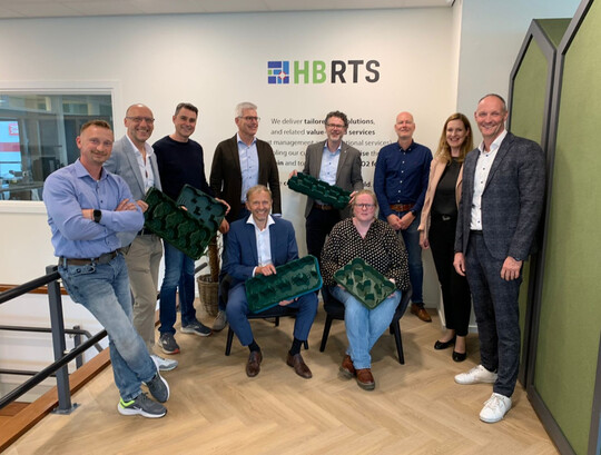 EPT Managing Director Dirk Bansemer (seated left) and the HB RTS team are looking forward to working together.