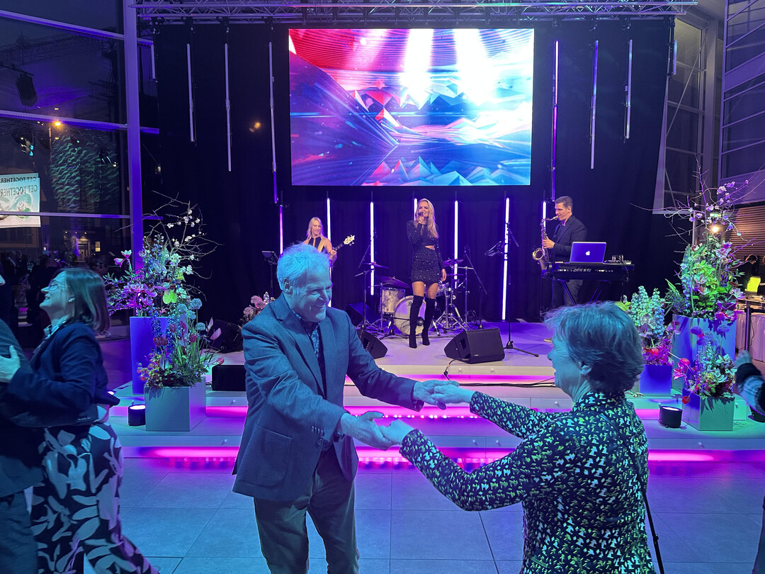 The dance floor at the exhibitor evening is open.