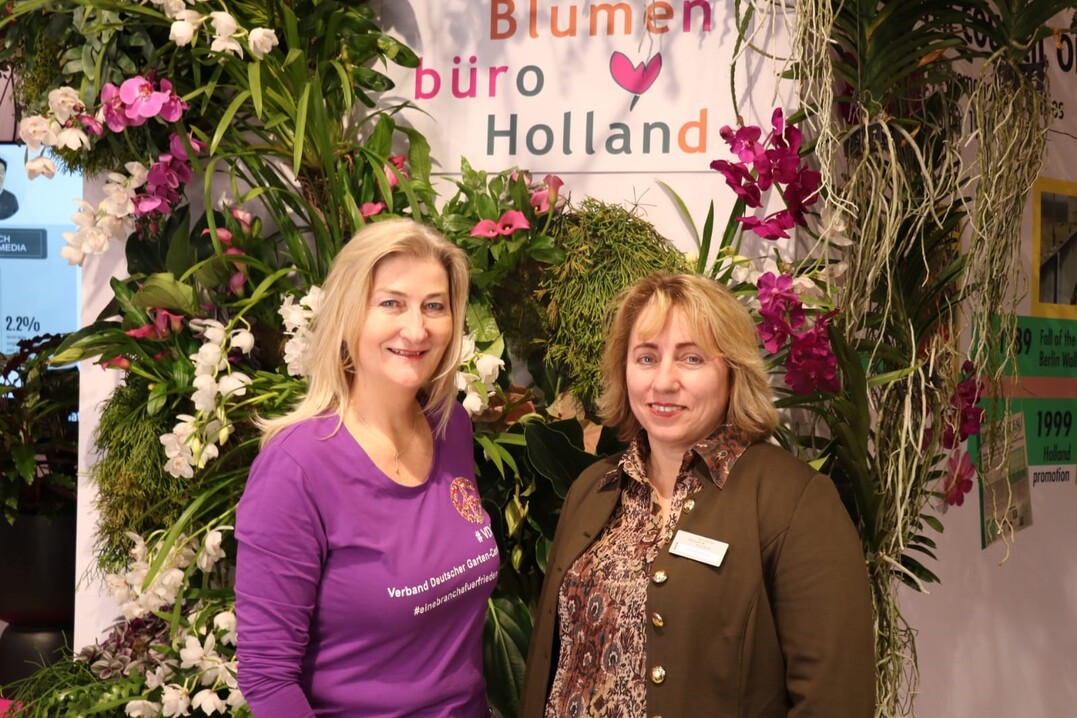 Martina Mensing Meckelburg as guest of the managing director of Blumenbro Holland, Yvonne Watzdorf.