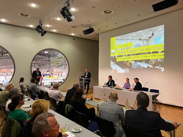 Well over 100 participants, including landscape architects, arborists and municipal decision-makers, attended the seminar during the IPM.