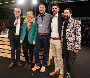 FDF President Klaus Gtz, Ilka Siedenburg from Fleurop and three German Florist Champions: Nicolas Peters (2008), Michael Liebrich (2018) and Christopher Ernst (2022).