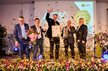 The coveted Gold Rose award was presented to BTN by Royal FloraHolland CEO, Steven van Schilfgaarde, at the AIPH IGOTY Awards Ceremony 2023 on Tuesday 24 January 2023 at IPM Essen, Germany.
