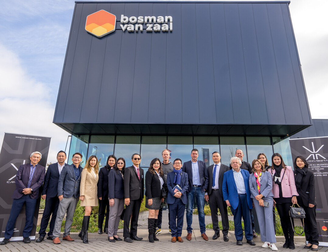 The signing ceremony was followed by a tour of the Bosman Van Zaal plant.