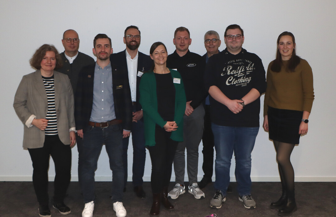 For the sixth time, the "Beruf+Zukunft" forum invited young people to find out about the diverse professional and career paths in horticulture. The speakers reported on their own career paths and what makes up their everyday working lives today. The picture shows the speakers and moderators of the well-attended event. More details soon in DEGA GARTENBAU.