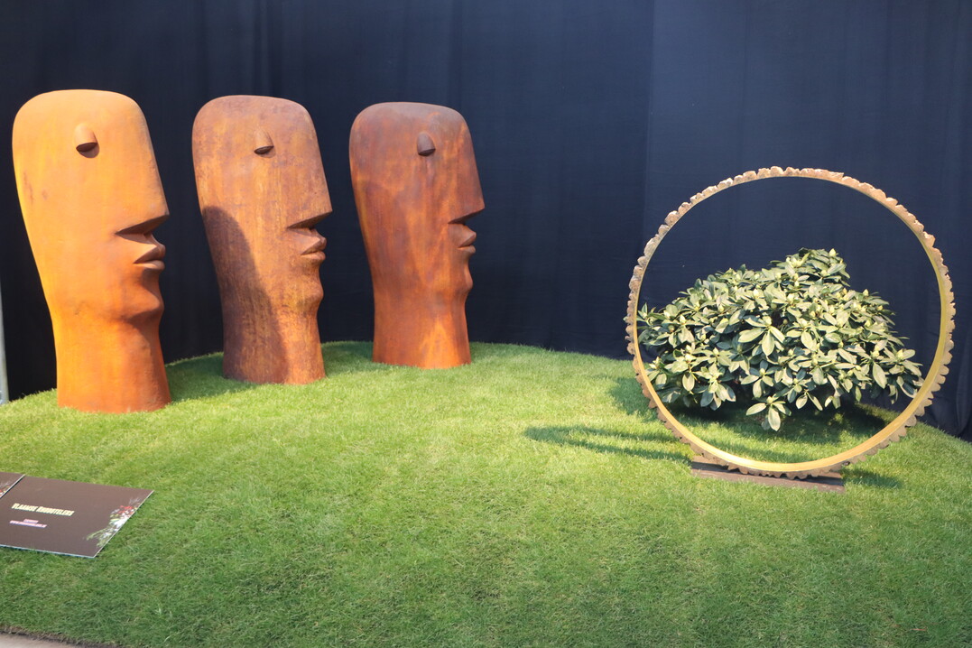 The exhibition repeatedly makes reference to art. In this way, it also conveys something of the great value of plants, which is much greater than their production value.