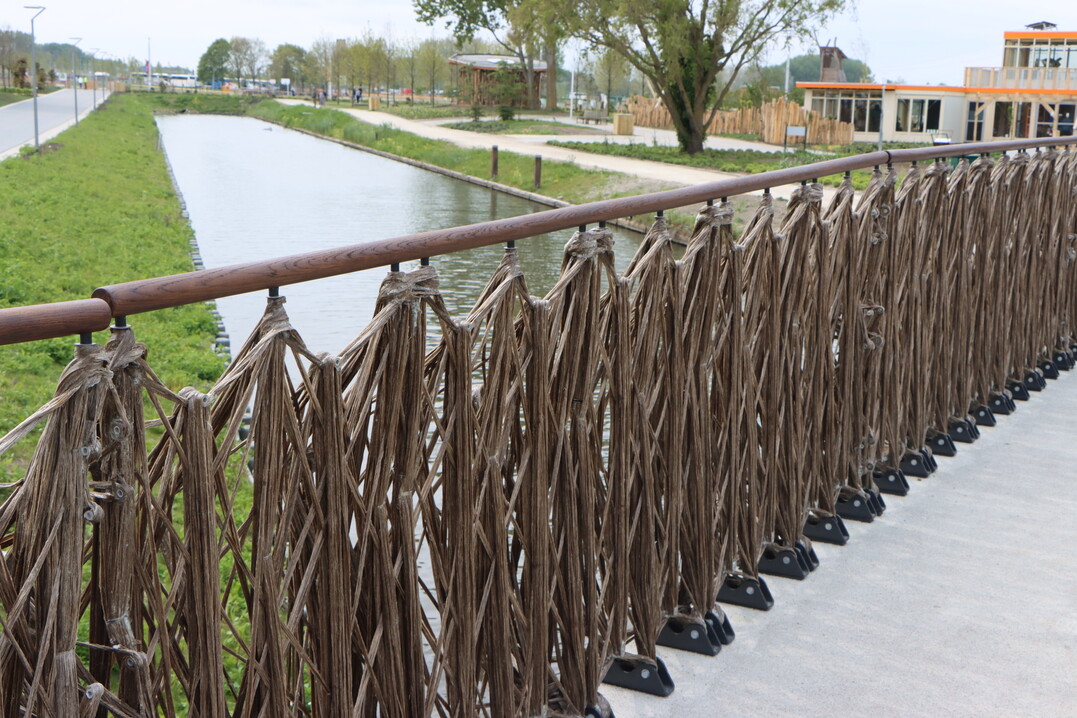 The "Smart Circular Bridge is made from a bio-composite material consisting of flax and a special bio-resin. The material in the bridge is light and highly stable with properties that are comparable to aluminium or steel.