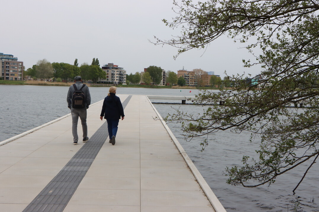 To ensure that the square ground plan of the Floriade site could be laid out consistently, a footbridge over the water marks one of the four corners of the site here.