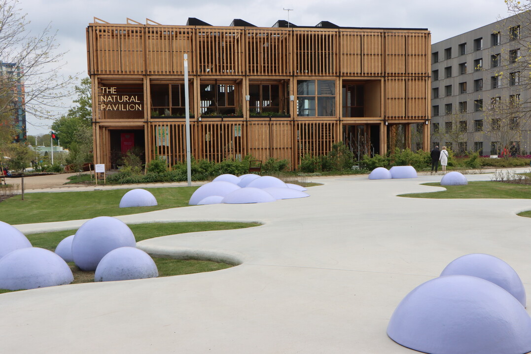 This pavilion shows the future of housing construction with sustainability and circularity as the key elements. This design makes it possible to build many new houses in a short time, in a sustainable way with little emission of harmful gases.