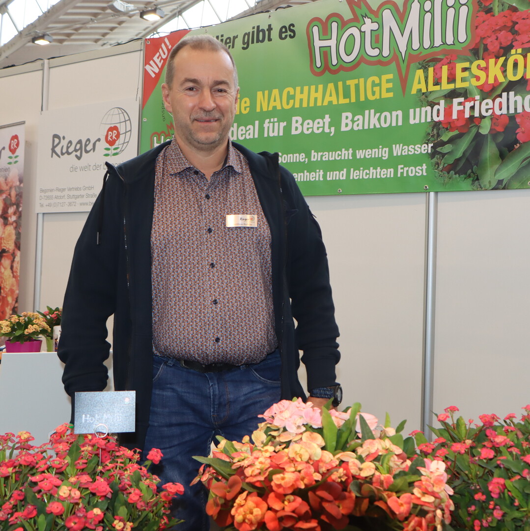 Matthias Rohde from Begonien-Rieger, Altdorf, had brought along the recently introduced Euphorbia "Hot Milii", which can cope with sun and drought in the open and are therefore an interesting alternative for grave planting.
