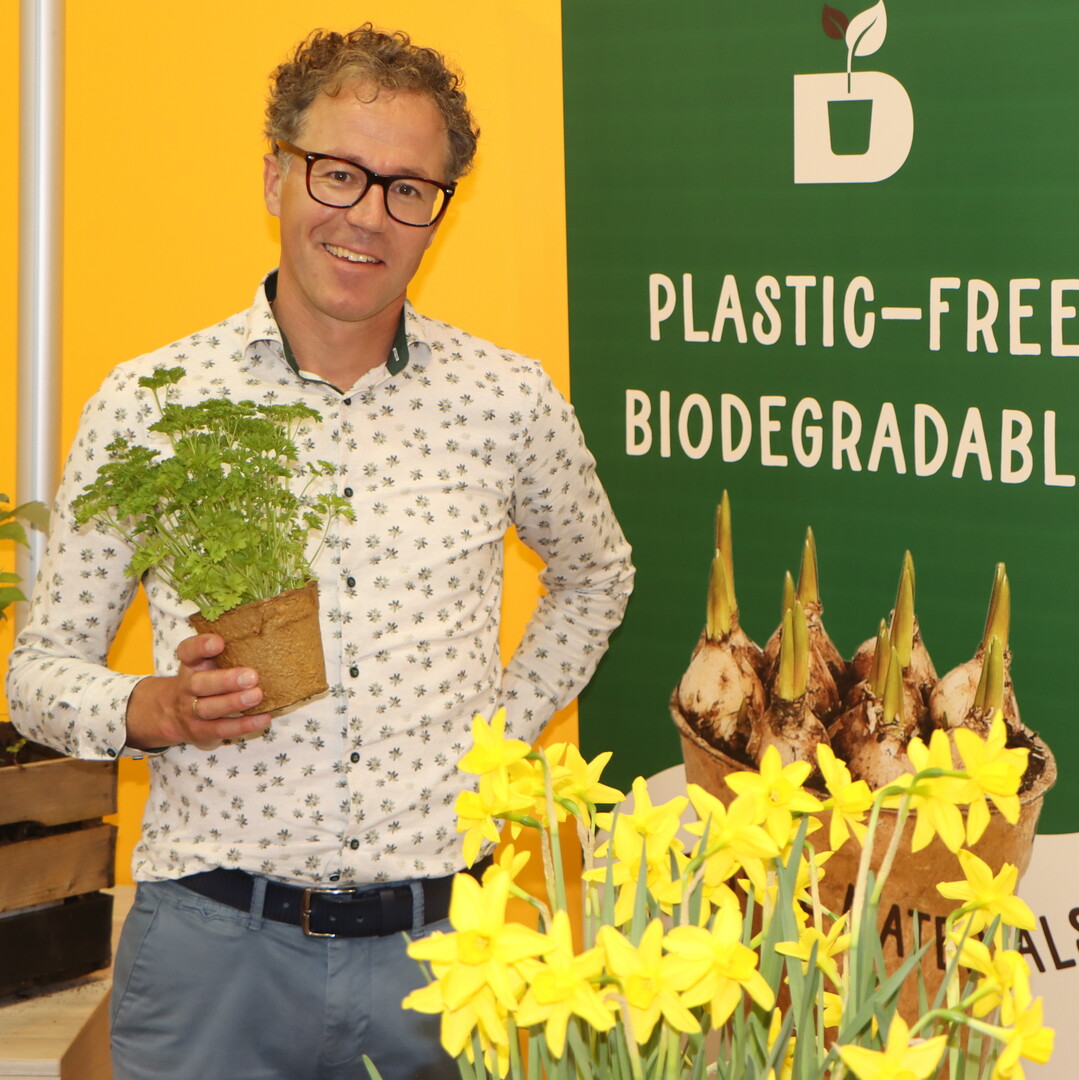Martin Lekkerkerk, whose company Plantics from Arnhem/NL has developed a biodegradable resin that makes paper pot plant pots more stable.