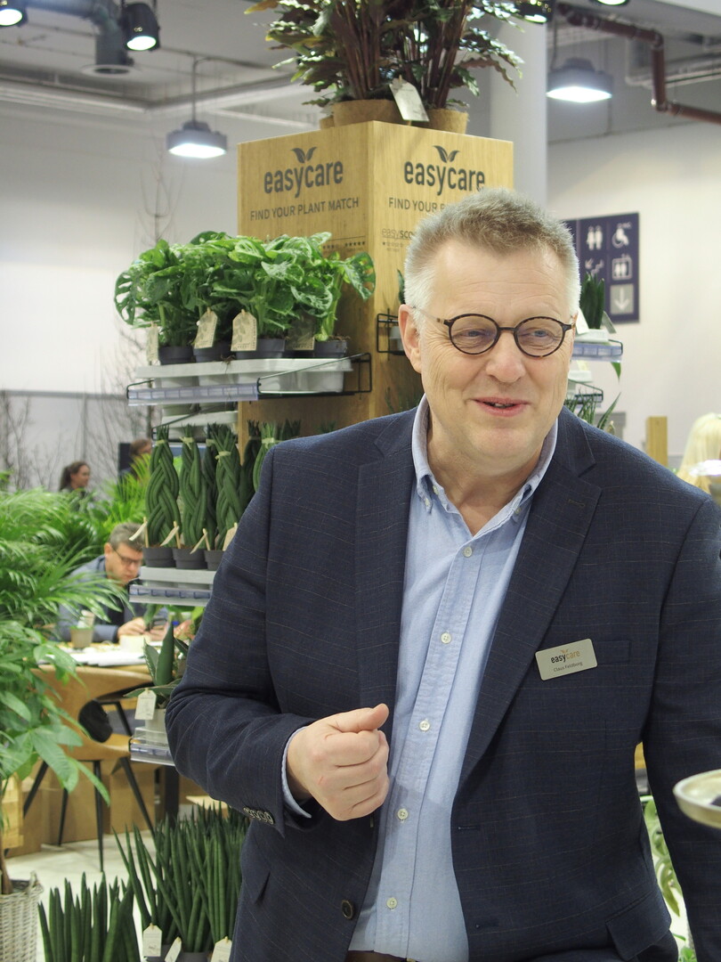 Claus Feldborg rates the ease of care via the "easy score" system with one to five stars.