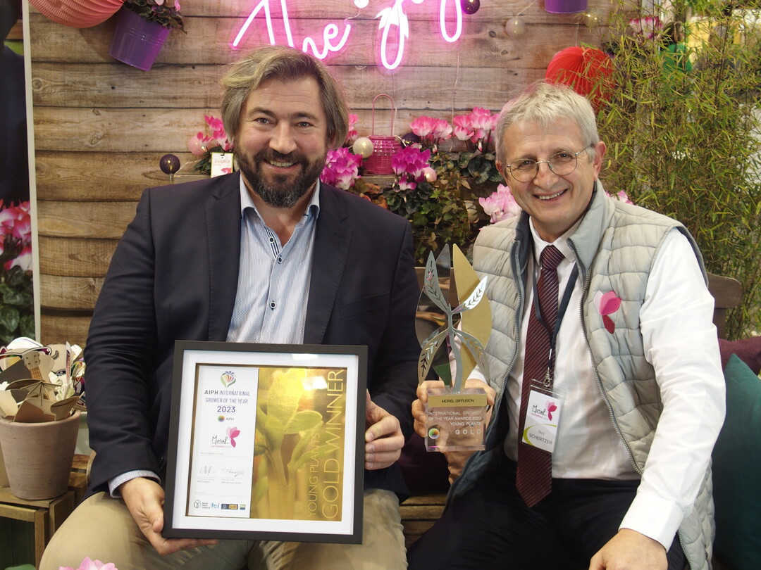 Morel owner Eric Beaude (l.) and sales manager Guy Schertzer are delighted with the AIPH IGOTY award.