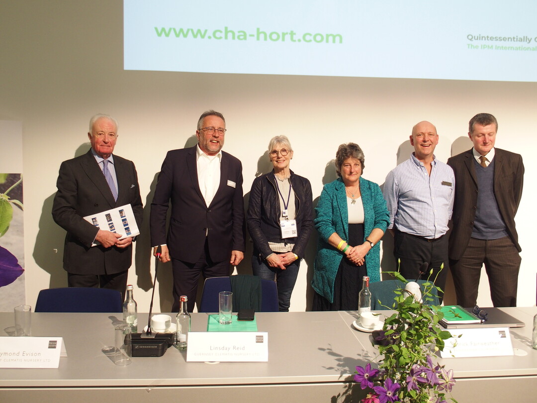 International Horticultural Forum on the IPM Partner Country Great Britain, (from left) Raymond Evison, Harald Braungart, Lindsay Reid, Dr. Elisabeth Warham, Patrick Fairweather and Matthew Appleby.