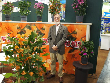 Jerome J. O"Neill introduced the young plant company Vista Farms.