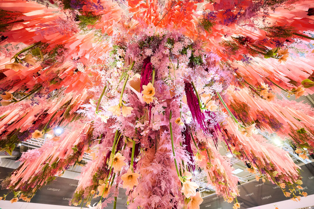 In keeping with the "Beloved Fluffiness" trend from the 2024/25 Trend Book, the entire trade fair appearance of the growers" cooperative is immersed in a soft, pastel feel-good atmosphere.