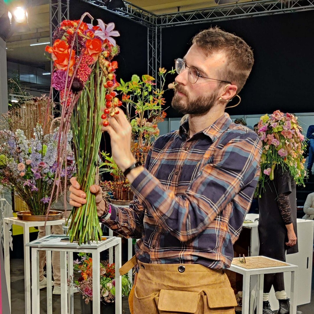 Max Hurtaud ties a bouquet