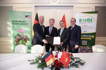 From the right: Oliver P. Kuhrt, Managing Director of Messe Essen; Kuno Jacobs, Managing Director, Nova Exhibitions B.V.; Nguyen Ba Vinh, Managing Director, Minh Vi Exhibition & Advertisement Services Co., Ltd (VEAS); and Thomas Kufen, Chairman of the Supervisory Board of Messe Essen.