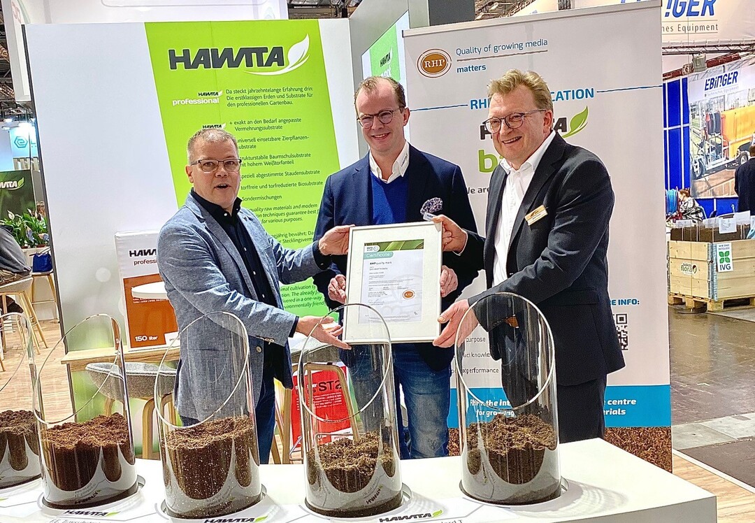 Happy about the certification of substrate raw material peat (from left): Richard Bremmer, Technical Advisor RHP, Simon Tabeling, CEO of Hawita and David Thoelen, Program Manager Growing Media for GroupDC.