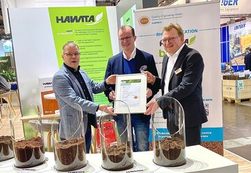 Happy about the certification of substrate raw material peat (from left): Richard Bremmer, Technical Advisor RHP, Simon Tabeling, CEO of Hawita and David Thoelen, Program Manager Growing Media for GroupDC.