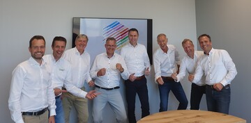 From left to right: Oliver Borrmann, Peter van de Pol, Robert Ilsink, Joost Kos, Maarten Goos, Aad van der Knaap, Teunis Sikma, Leo de Vrie.