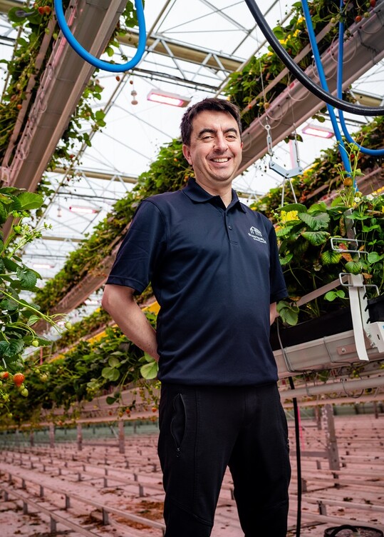 "We think of the Philips LED lighting team as our partner in this project; they have a vested interest in our success, says Gabriel Forero, Head Grower, Sunterra Greenhouses.