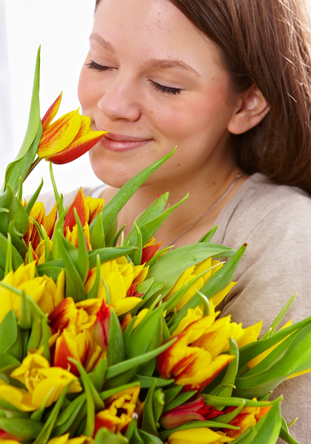 In the two weeks before Valentine"s Day, Royal FloraHolland"s marketplace sold 160 million tulip.