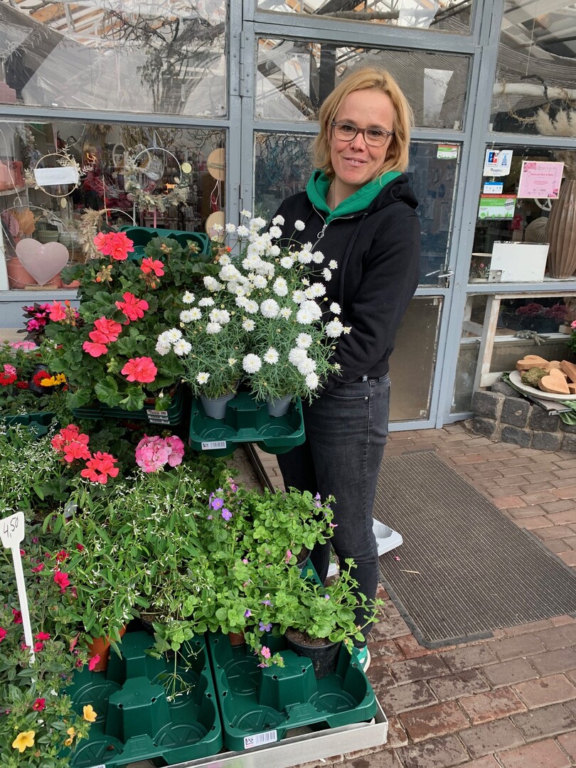 Verena Nilges,Langenfeld/Germany, from "Ideen mit Blatt und Blte", a FleuraMetz customer: "The stability of the trays is super, I"m really thrilled!