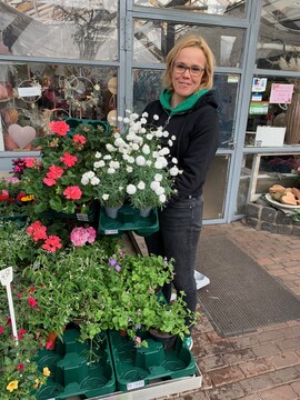 Verena Nilges,Langenfeld/Germany, from "Ideen mit Blatt und Blte", a FleuraMetz customer: "The stability of the trays is super, I"m really thrilled!